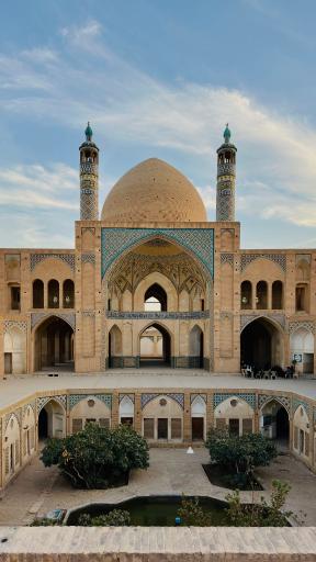 عکس مسجد و مدرسه آقا بزرگ