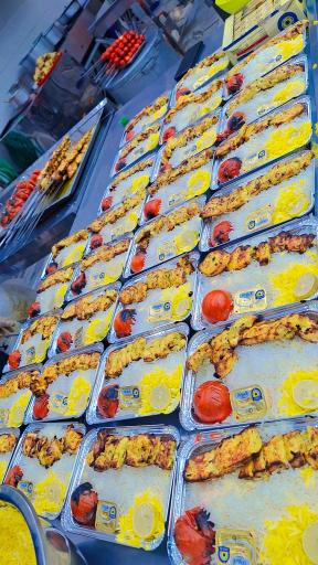 عکس تهیه غذای هانی‌نو (مشکین دشت)