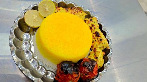 عکس تهیه غذای هانی‌نو (مشکین دشت)