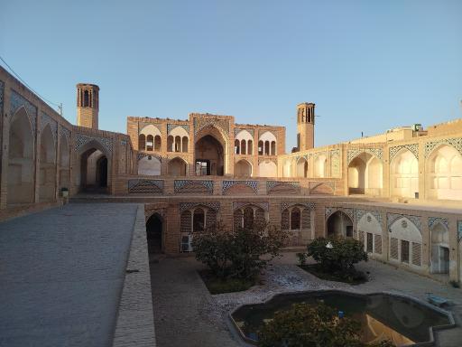 عکس مسجد و مدرسه آقا بزرگ