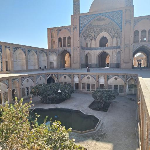 عکس مسجد و مدرسه آقا بزرگ