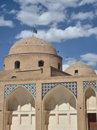 عکس مسجد و مدرسه آقا بزرگ