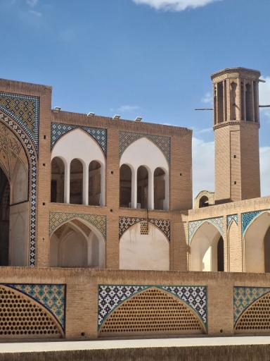 عکس مسجد و مدرسه آقا بزرگ