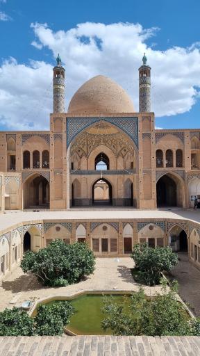 عکس مسجد و مدرسه آقا بزرگ