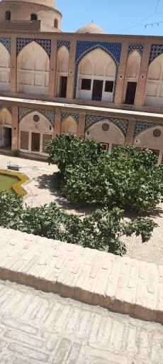 عکس مسجد و مدرسه آقا بزرگ