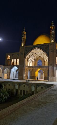 عکس مسجد و مدرسه آقا بزرگ