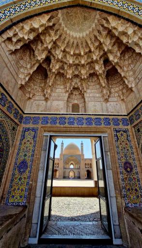 عکس مسجد و مدرسه آقا بزرگ