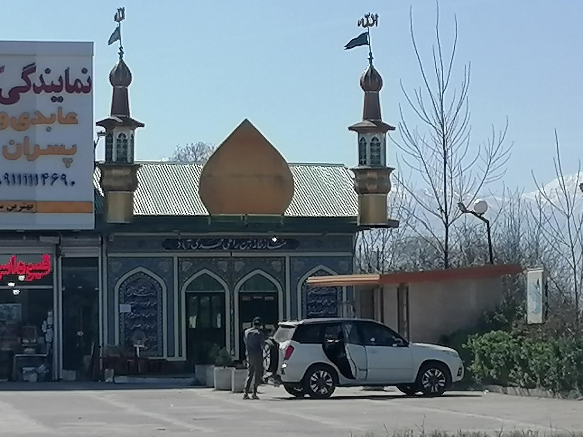 عکس نمازخانه بین راهی مهدی آباد