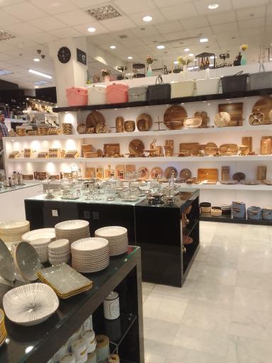 عکس فروشگاه رنگین کمان ( خونه رنگی )