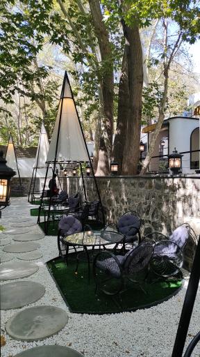 عکس باغ رستوران اسپیناس