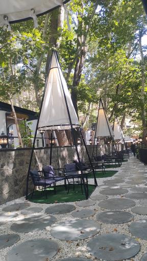 عکس باغ رستوران اسپیناس