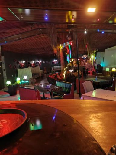 عکس رستوران و کافه سرخ‌ پوست