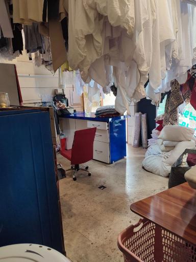 عکس خشکشویی قالیشویی مبلشویی مدرنا 