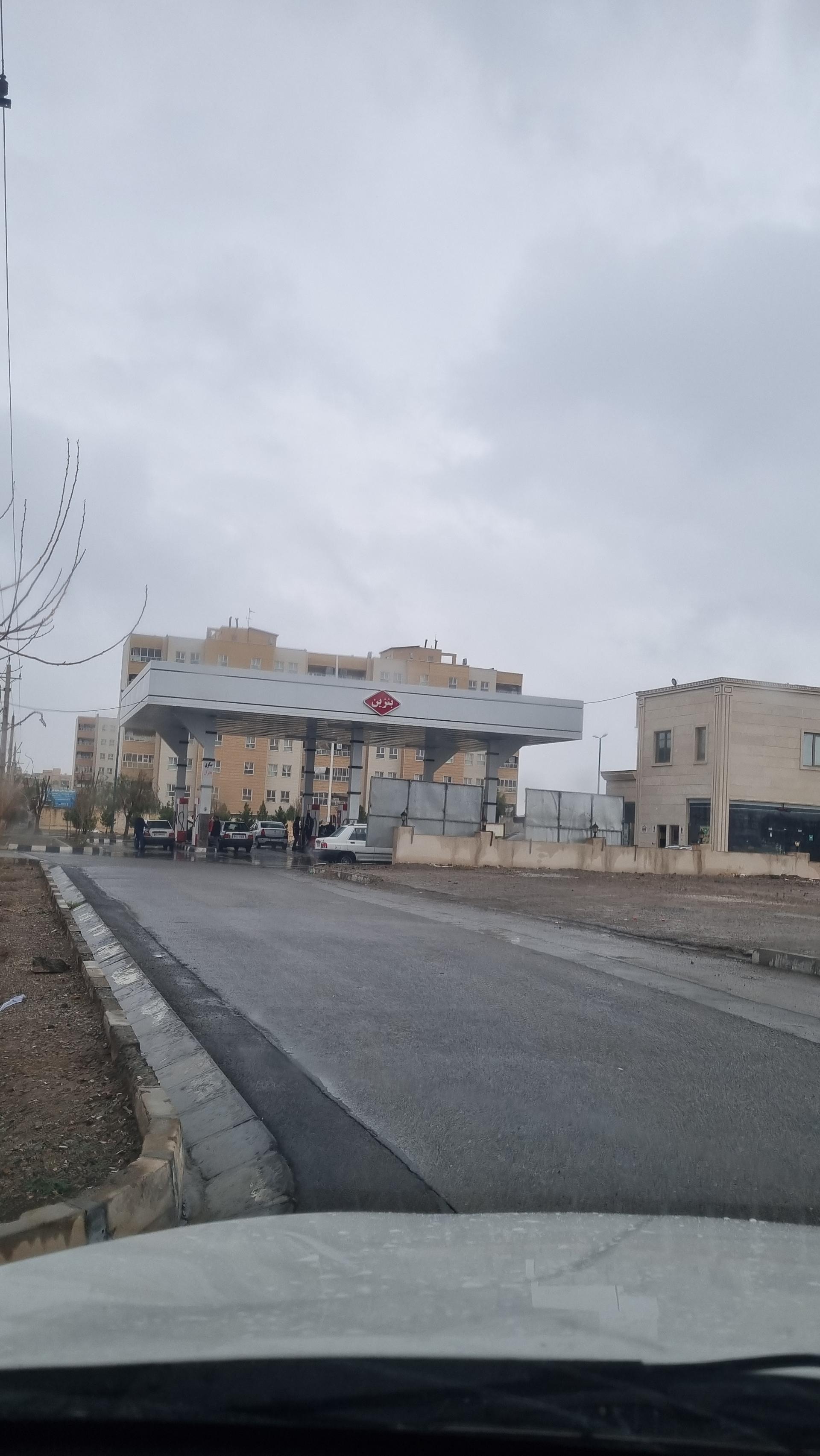 عکس پمپ بنزین الماس