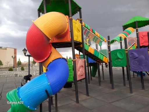 عکس زمین بازی کودکان