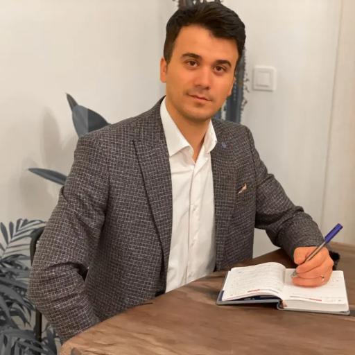 عکس دکتر پویان پیروی