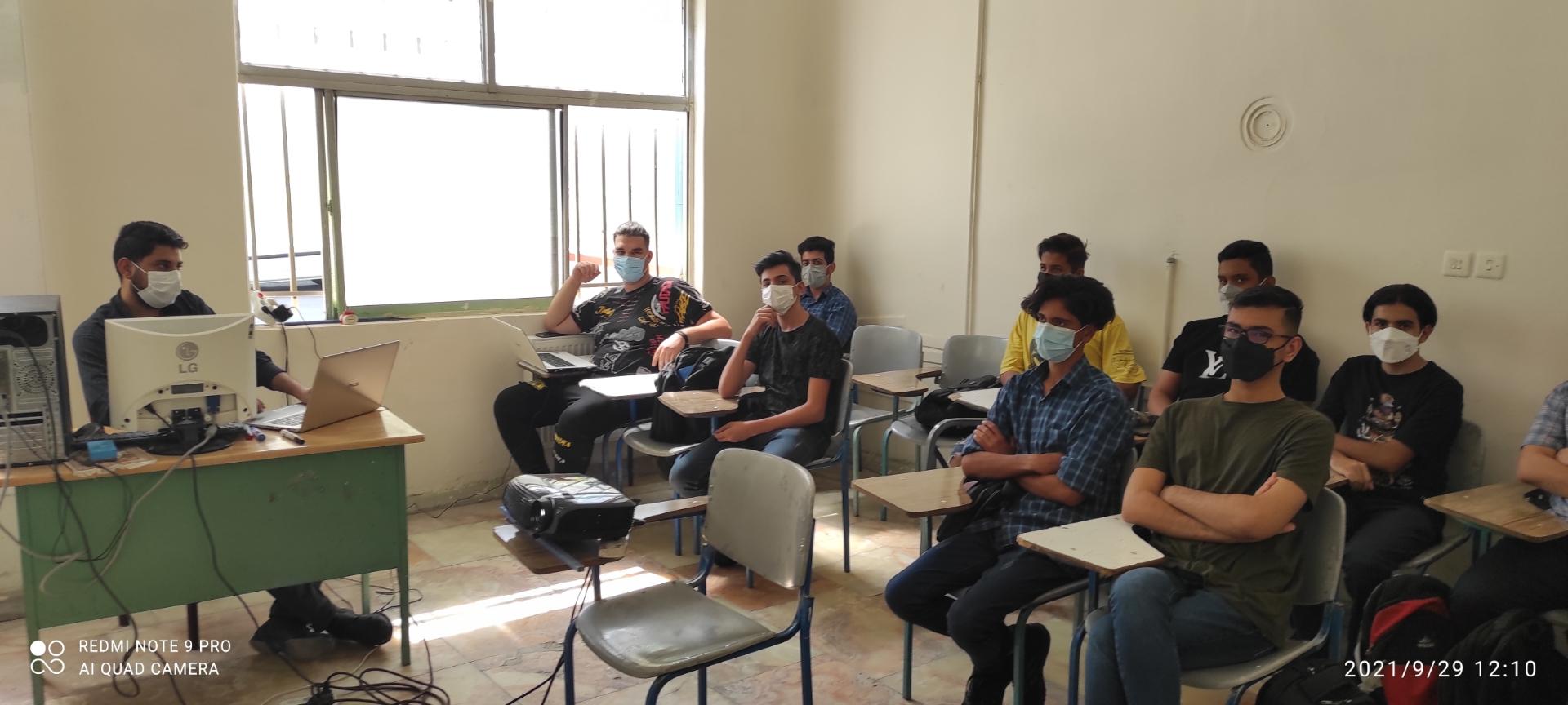 عکس هنرستان فنی و حرفه ای 