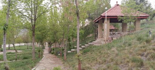 عکس رستوران و مهمانسرای لاله