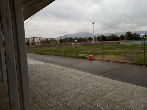 عکس زمین چمن طبیعی قصر فیروزه