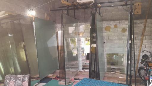 عکس شیشه بری کوروش اکبری