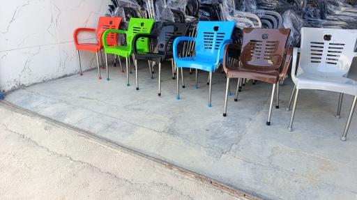 تولیدی میز و صندلی پلاستیکی میزلند