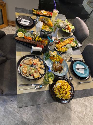 عکس رستوران و سفره خانه مانلی