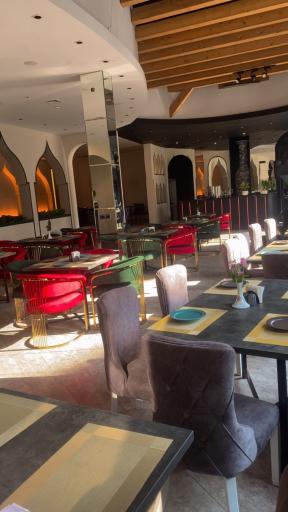 عکس رستوران و سفره خانه مانلی