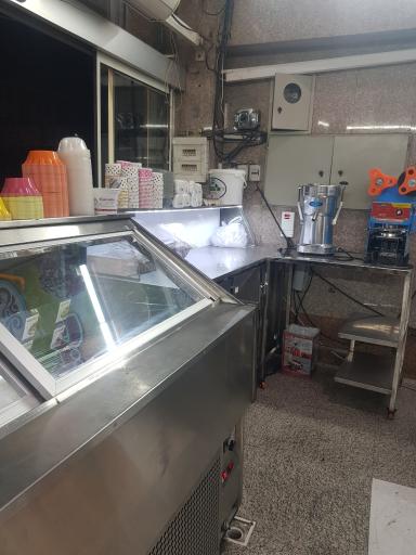 عکس بستنی فروشی و لبنیاتی کامدین