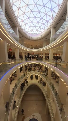 عکس فروشگاه بزرگ ایرانیان