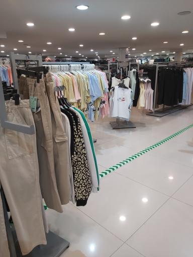 عکس فروشگاه بزرگ ایرانیان