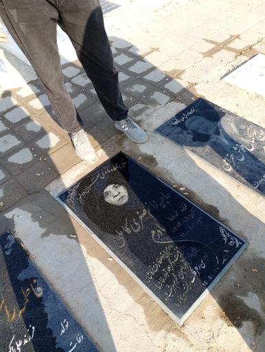 عکس مزار صغری کاملی