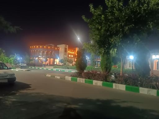 عکس زائر سرای رضوی