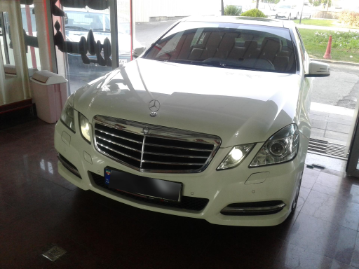 عکس کارشناسی رنگ و تشخیص رنگ خودرو آزادمهر