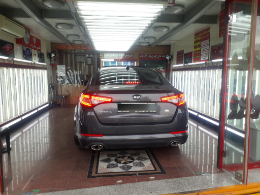 عکس کارشناسی رنگ و تشخیص رنگ خودرو آزادمهر