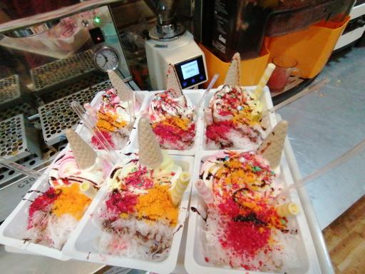 عکس آبمیوه و بستنی بلوچ