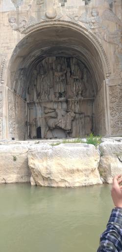 عکس آبشار مصنوعی طاقبستان