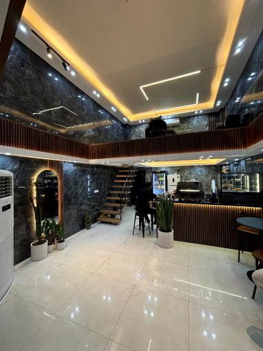 عکس کافه لیورا