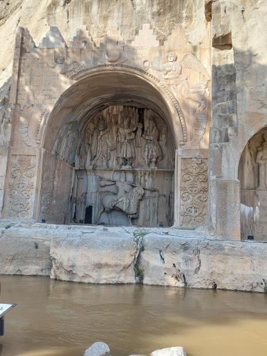 آبشار مصنوعی طاقبستان