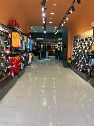 عکس فروشگاه لوازم ورزشی جهان ورزش