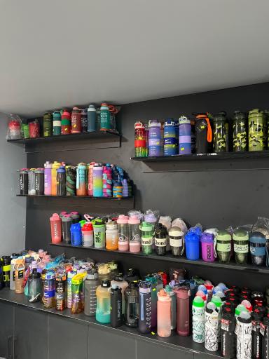 عکس فروشگاه لوازم ورزشی جهان ورزش