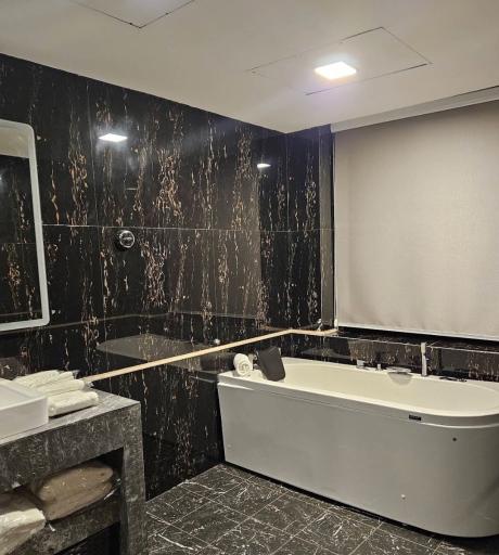 عکس هتل پنج ستاره پالاس