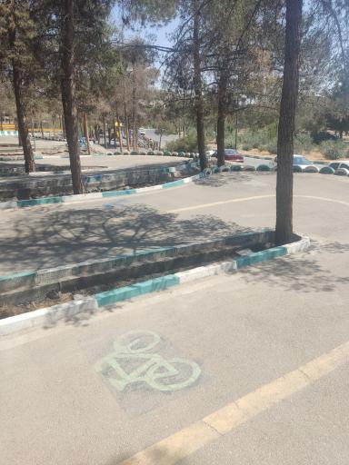 عکس ورودی پیست دوچرخه سواری پارک سرخه حصار