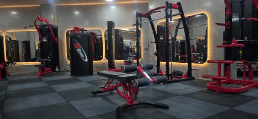 عکس باشگاه بدنسازی افق 