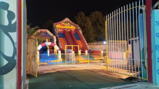 عکس شهربازی ترامپولین و ماشین برقی