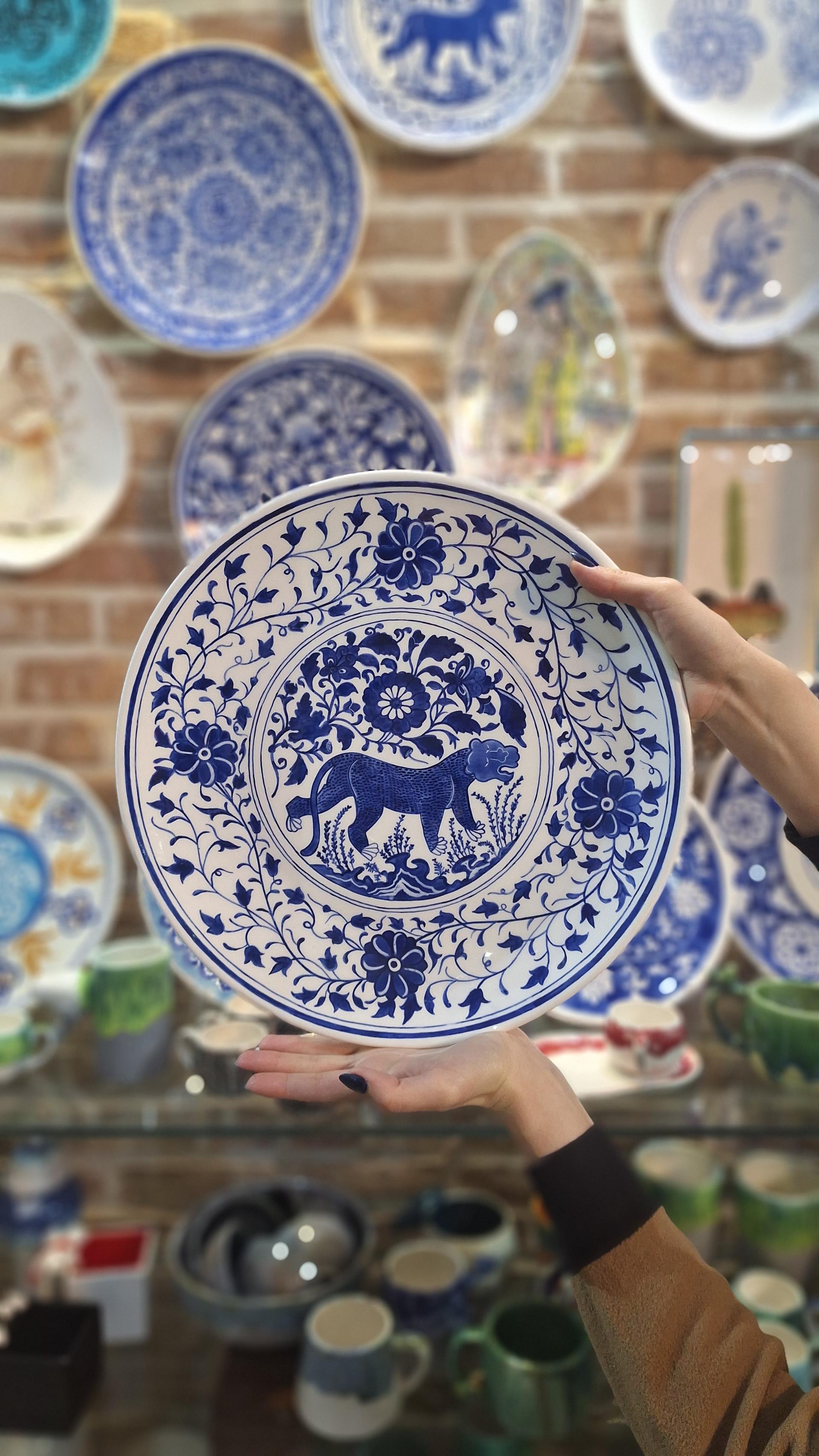 عکس نمایشگاه و فروشگاه دائمی صنایع دستی عالی قاپو