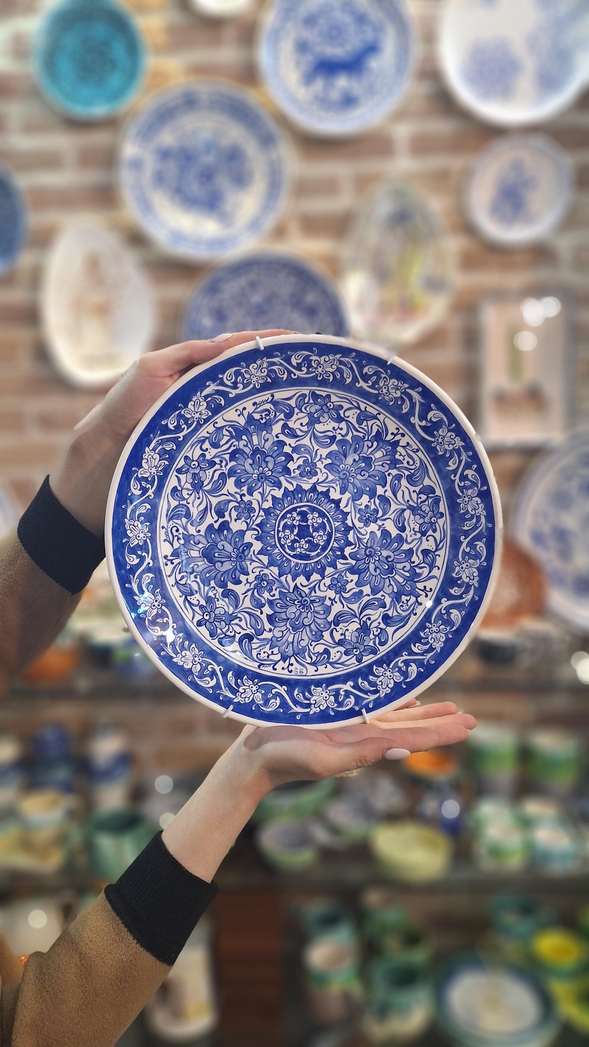 عکس نمایشگاه و فروشگاه دائمی صنایع دستی عالی قاپو