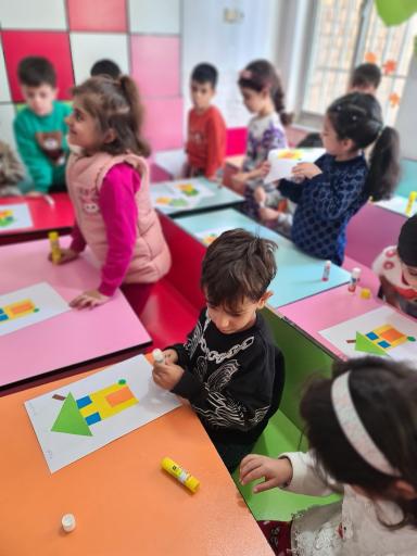 عکس مهدکودک و پیش دبستانی توت فرنگی