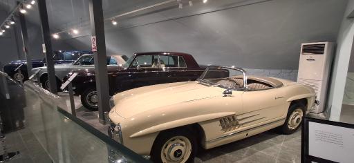 عکس موزه اتومبیل های سلطنتی