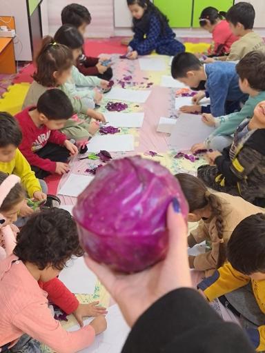 عکس مهدکودک و پیش دبستانی توت فرنگی