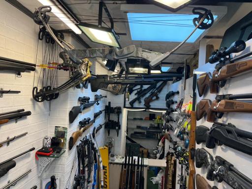 عکس لوازم شکاری و تفنگ بادی کمان گیر 